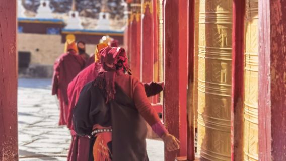 Guida in inglese Tour di 3 giorni nell'area tibetana del Sichuan occidentale: circuito di Mt.Siguniang, Tagong e Kangding