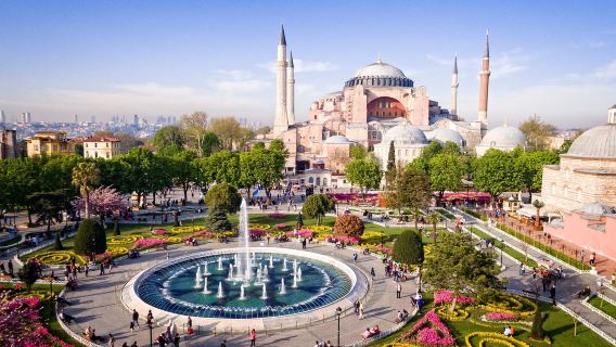 1-day tour of Topkapi Palace + Grand Bazaar + Hagia Irene in Istanbul, Türkiye