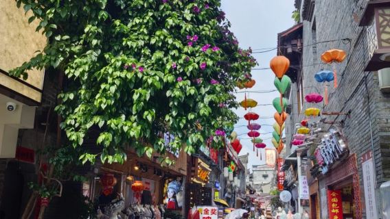 Guilin City Life Discovery Day Tour: Walking & Optional Cycling