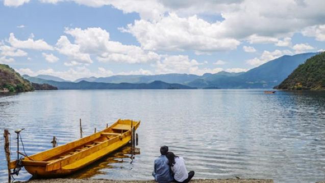 Lawatan Sehari di Lugu Lake, Lijiang [Singgah di Teluk Dewi + Pusingan Tasik 360° + Perahu Kayu] Pengalaman Tulen