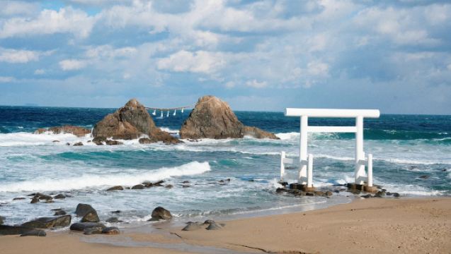 Hayao Miyazaki Anime Tour: Japan's Itoshima, Senjoji Temple, Totoro Forest Trail, and Meotoiwa Rocks Day Trip