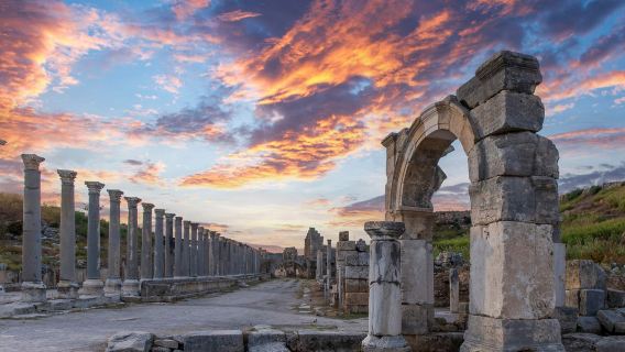 Excursión de un día en Antalya, Turquía - Tour por la antigua Perge, el Teatro de Aspendos y la ciudad histórica de Side