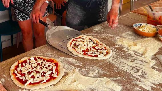 Messina: Pizza-Making Class, Cannoli, & Walking Tour