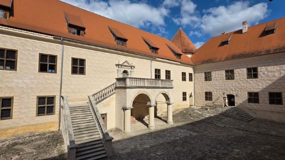 From Riga: Bauska Castle & Rundāle Palace Half Day Trip