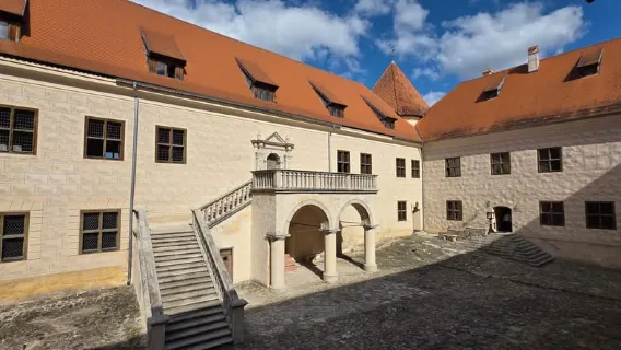 From Riga: Bauska Castle & Rundāle Palace Half Day Trip