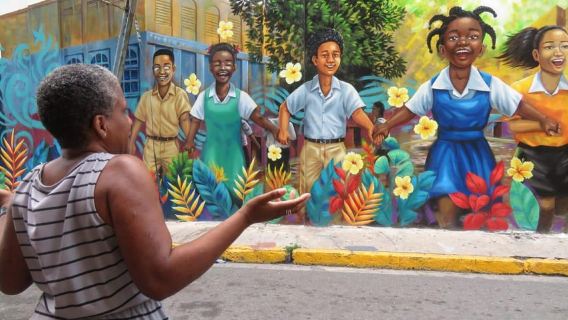 Kingston: Walking Tour with Mural Exploration
