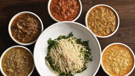 Shanghái Li Bai Cangrejo · Fideos con huevas de cangrejo (Tienda de la calle Nanjing en el Bund + pasta de cangrejo desmenuzada a mano + herencia artesanal + vistas al río)