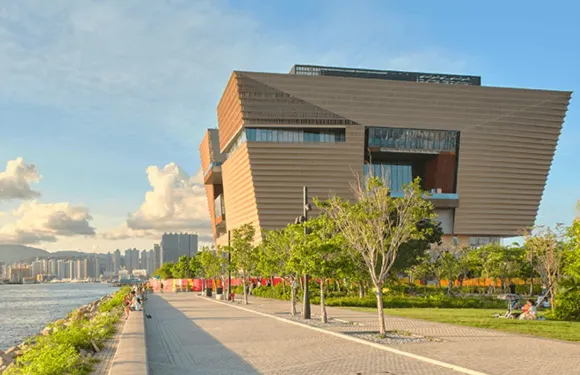 香港故宮文化博物館+天空走廊+西九藝術公園一日遊【添好運10款精美點心品嚐】