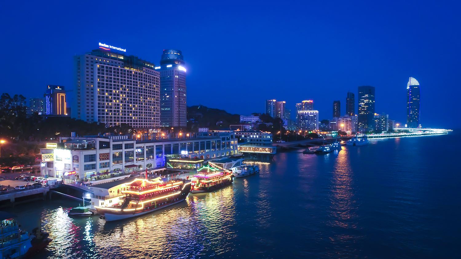 A must-do in Xiamen: Lujiang River Night Cruise - Enjoy panoramic night views of both banks (standard boat).