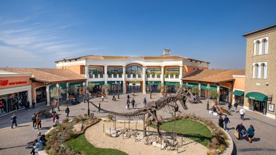 Castel Romano Outlet Free Parking+ extra 10% off+€5 Food& Drink voucher Self Driving Package