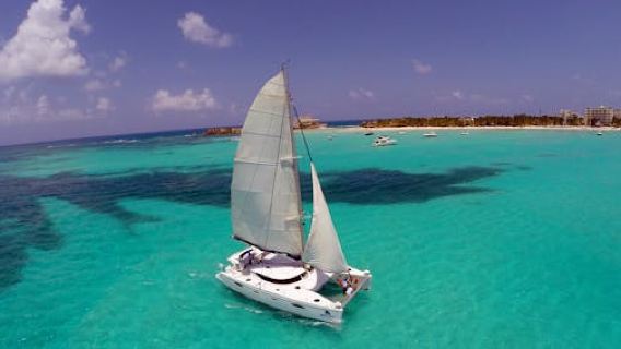 Catamaran tour to Isla Mujeres from Cancún and Playa del Carmen