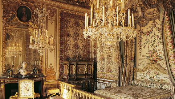 Palace of Versailles & Gardens: Guided Tour + Transport