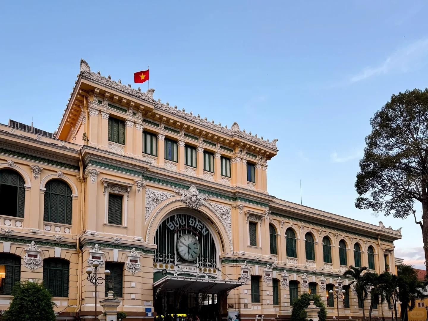 Ho Chi Minh City and Cu Chi Tunnel 1-day tour: Independence Palace + Saigon Central Post Office + Notre Dame Cathedral of Saigon