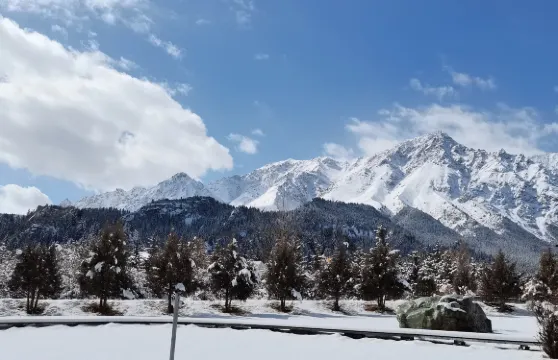 【馬蹄石窟群旅遊區半日遊】包車、大小團多套餐可選