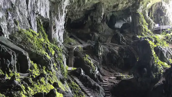 Pengembaraan Gua di Sarawak Lawatan Sehari dengan Makan Tengahari