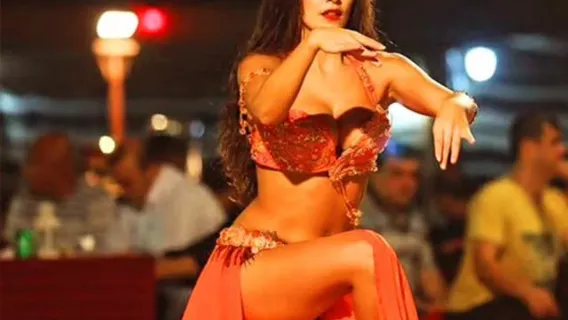 Сафари по пустыне в Абу-Даби с трансфером из отеля, ужином, шоу, катанием на верблюдах, покорением дюн и т. д.