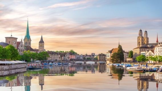 Excursión de un día por la ciudad de Zúrich en Suiza + Casa del Chocolate Lindt con crucero y entrada incluidos