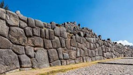 “Sacsayhuaman: Round trip between history and landscapes.”