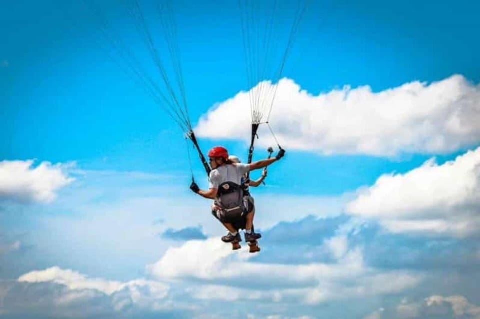 Cusco: Paragliding : Adrenaline in the air.