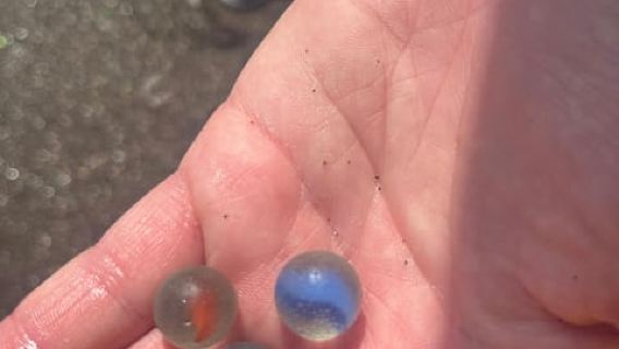 Caminata por San Cristóbal: Descubrimiento de vidrio marino en Volcan Beach