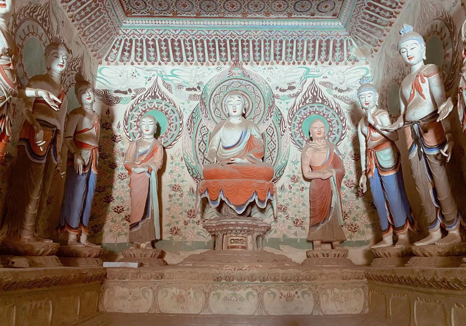 Dunhuang Day Tour: The Western Thousands Buddha Grottoes & Yumen Pass (Chinese Service)