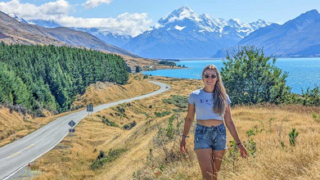 One-Way Tour from Christchurch to Queenstown via Mount Cook and Lake Tekapo [Includes Transfers]