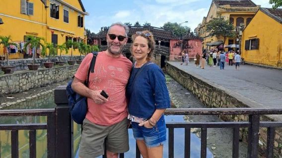 Tour privado a pie por Hoi An con paseo en barco, liberación de farolillos y guía en inglés