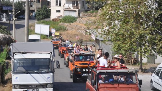 Safari in Jeep ad Alanya: cascate, canyon e fiume Dim