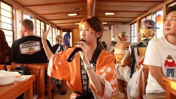 Tokyo: crociera di un giorno sul Rainbow Bridge con spettacolo e birra illimitata
