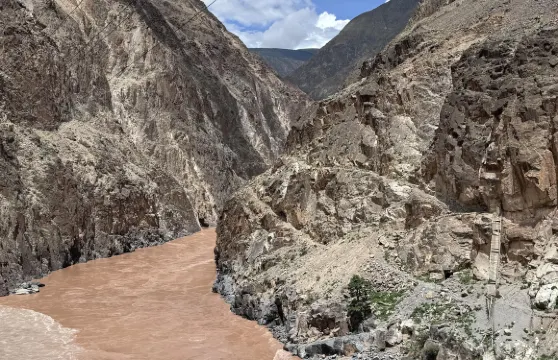 雲南怒江大峽谷+老姆登村+老虎跳一日遊中英文服務不包含門票