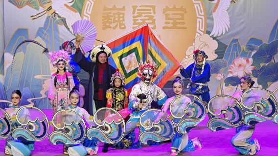 Chengdu: Spettacolo di Cambio Volto dell'Opera Sichuanese Patrimonio Immateriale (Cambio Volto mozzafiato + Atmosfera immersiva della vecchia Chengdu + Opera Sichuanese tradizionale + Vitalità tipica del Sichuan e Chongqing + Opera classica + Degustazione di tè)