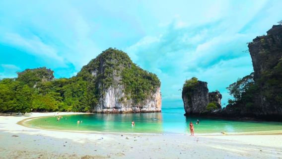 Tur Snorkeling Laut Pribadi Sehari di Laguna Pulau Hong dengan Kapal Kayu Vintage Mewah mulai dari