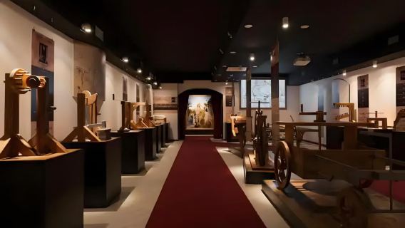 義大利米蘭大教堂+達文西科技博物館+科莫湖包車一日遊