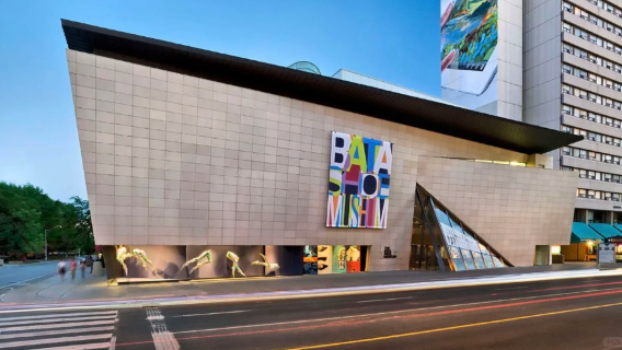 Toronto City Hall + Scarborough Bluffs + Bata Shoe Museum + Kensington Market day tour