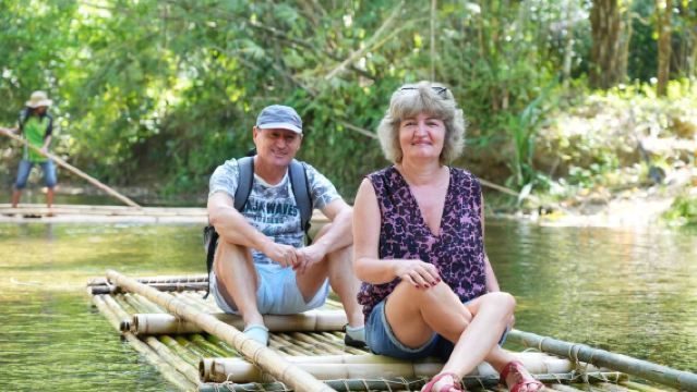 Phang Nga: Paseo en balsa de bambú + Elefante + Tirolina + Tortuga + Templo y opción de ATV, Rafting con recogida en Phuket