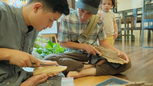 เวิร์คช็อปครึ่งวันในฮานอย: การค้นพบไม้กฤษณาพร้อมอาหารมังสวิรัติแบบพุทธและพิธีชงชา