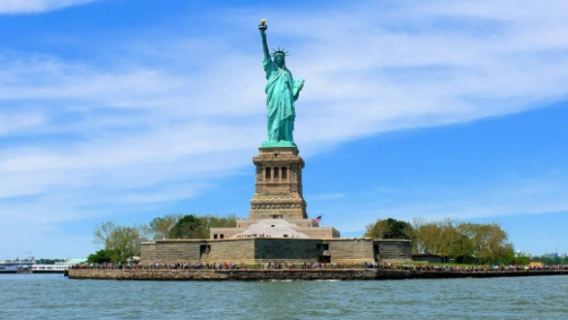 Halvdags tur til Frihedsgudinden + Wall Street i New York City, USA