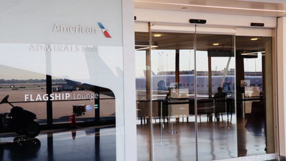 Biglietto per la lounge VIP all'Aeroporto Internazionale di Chicago-O'Hare [ORD] | Sala VIP con servizi per scali, attesa, relax, ristorazione e docce
