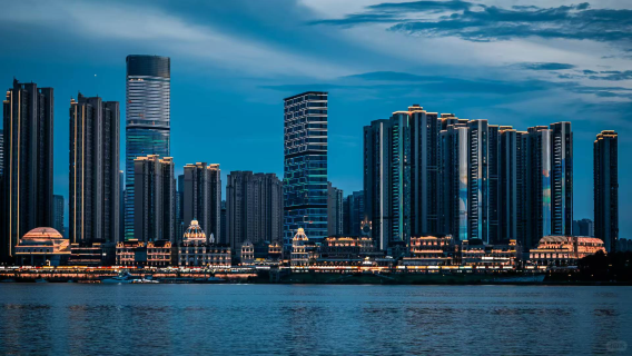 Xiang River sightseeing cruise to enjoy the urban river views along both banks (Three Halls and One Pier/Orange Isle Pier)