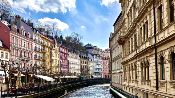 Prague Czech Karlovy Vary Bandar KV pergi-balik + Kolonnada Mill lawatan sehari - Pilihan terbaik