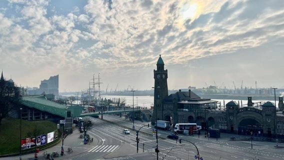 Hamburg Traditional Food Tour: Full Meal and Drinks