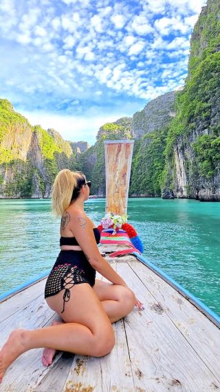 From Phuket: Day Trip to Phi Phi with Private Longtail Tour