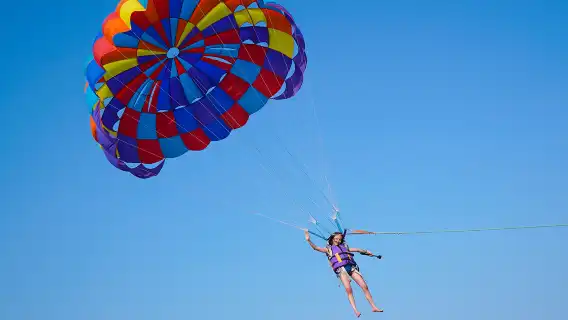 從曼谷出發:芭達雅海島之旅 (含海灘活動及空拍照片)