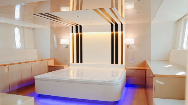 【深圳遊艇出海】深圳七星灣80尺東進號超大豪華新遊艇包船出海+水上滑梯+海釣+駕駛體驗