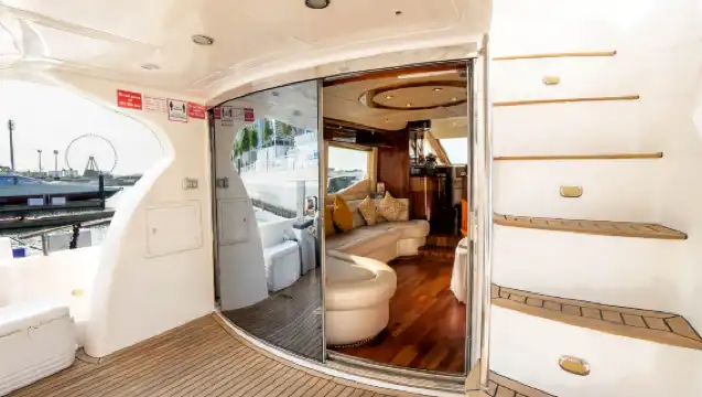 杜拜豪華遊艇體驗