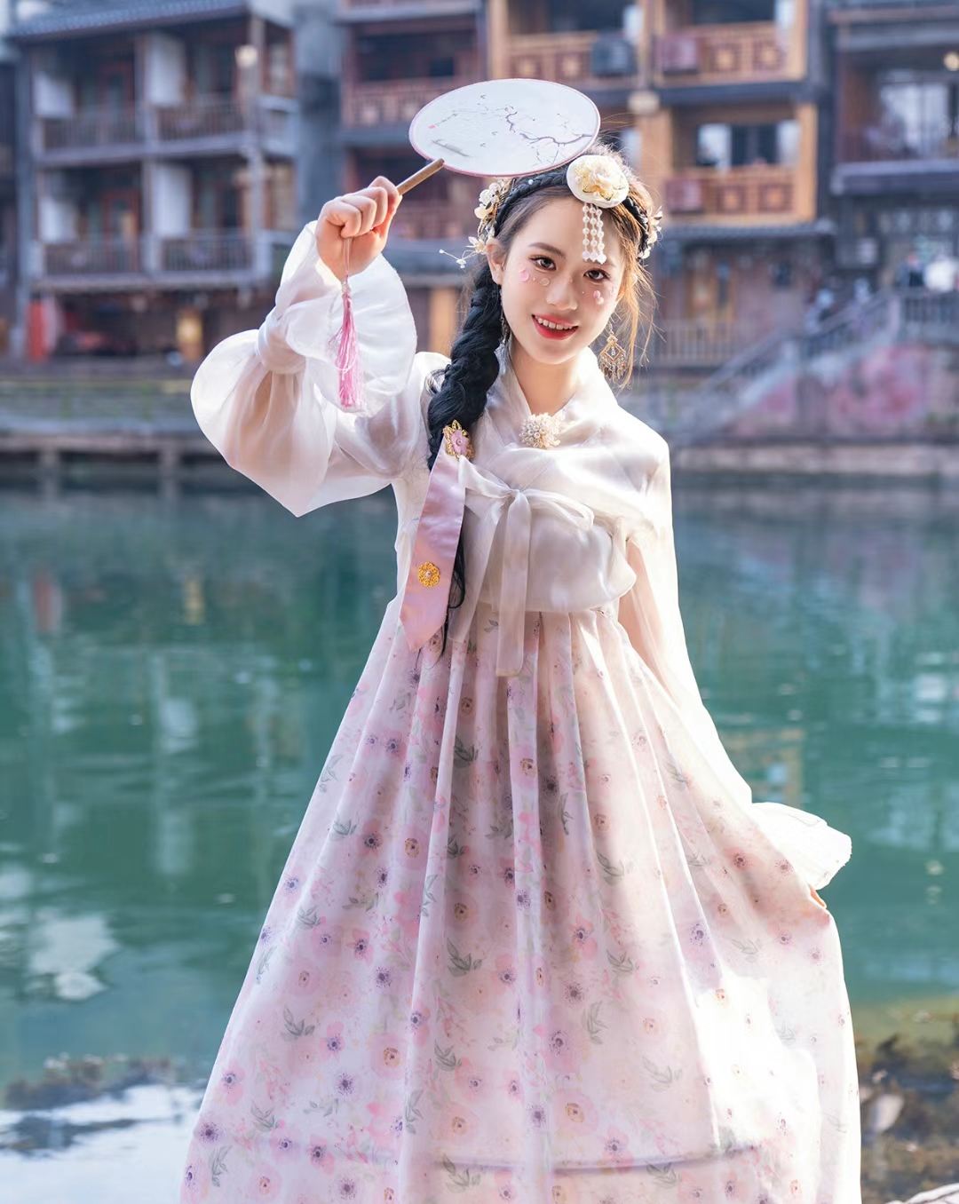 린펀 여행 사진[가이드 및 여행 사진 촬영 + 메이크업 및 의상 + 맞춤 일정 + 드론 촬영 미니 영화 + 원본 사진 모두 제공 + 인원 제한 없음]