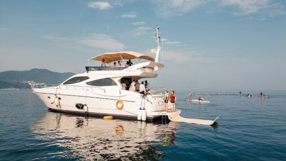 【大連遊艇】大連星海灣63英尺豪華遊艇包船出海+水果飲料+遊艇自駕體驗+海鷗投餵