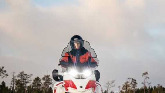 Rovaniemi: Safari de 4 horas en motonieve eléctrica en una granja de renos