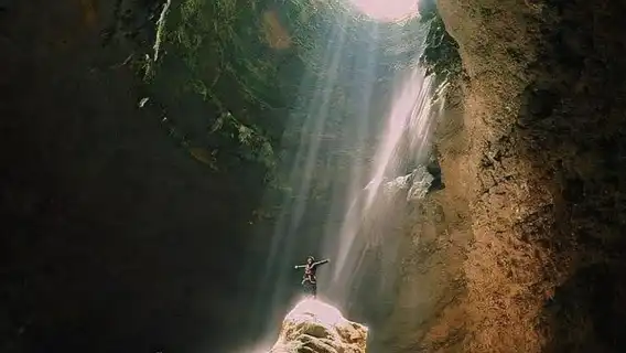 Jomblang 洞穴探險和 Timang 海灘