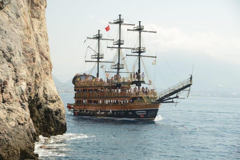Antalya Pirate Boat: Düden Şelalesi, Swim & Foam Party